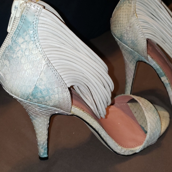 Vincent Camuto snake sandles - Picture 2 of 8